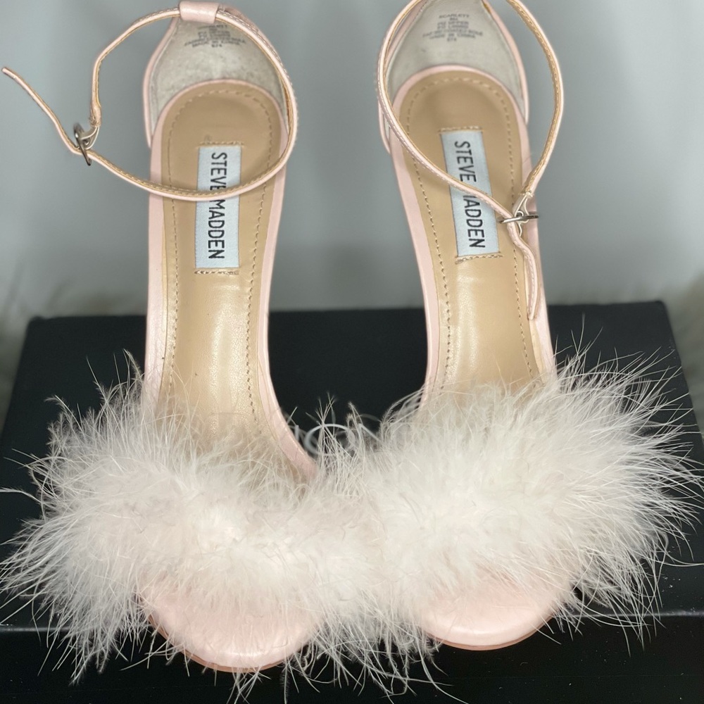 Faux Feather Decor Heel